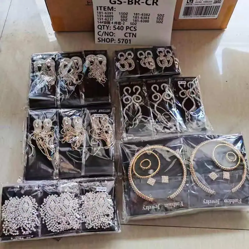Yiwu-market-products-category-jewelry-accessories-240711-7