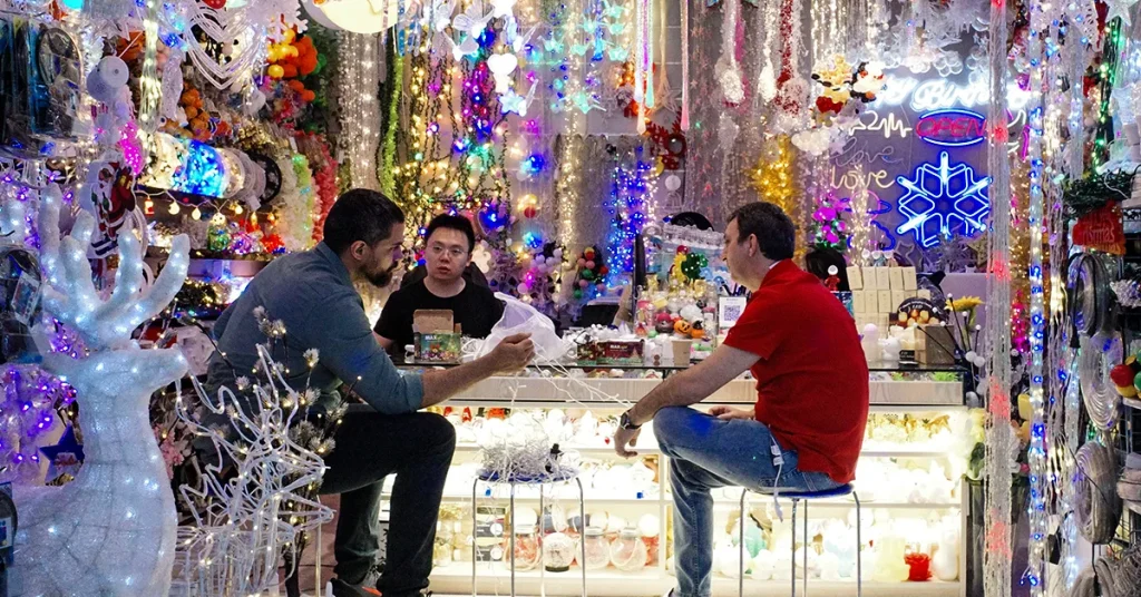 Yiwu Lighting Market Wholesale Guide for Buyers Customers are ordering in shop