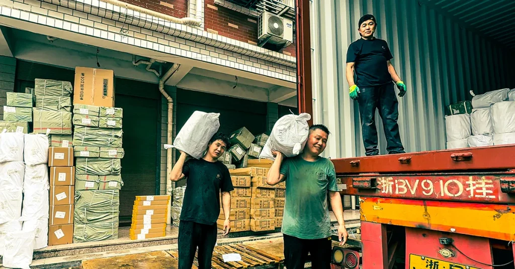 container loading process in Yiwu warehouse