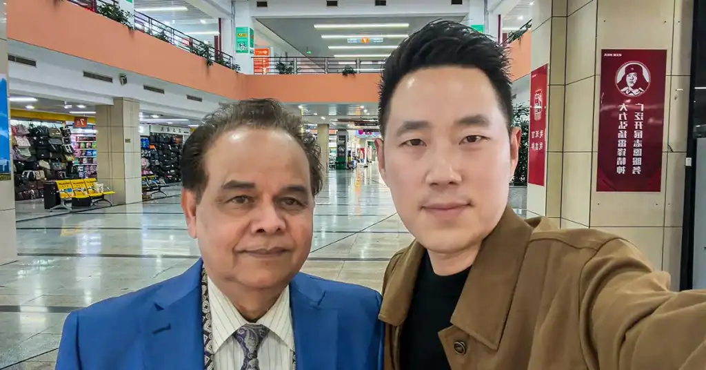 China Sourcing Agent Meeting International Client in Yiwu Market China
